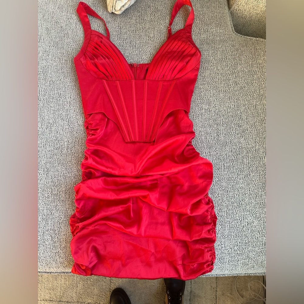 Chic Scarlet Mini Dress